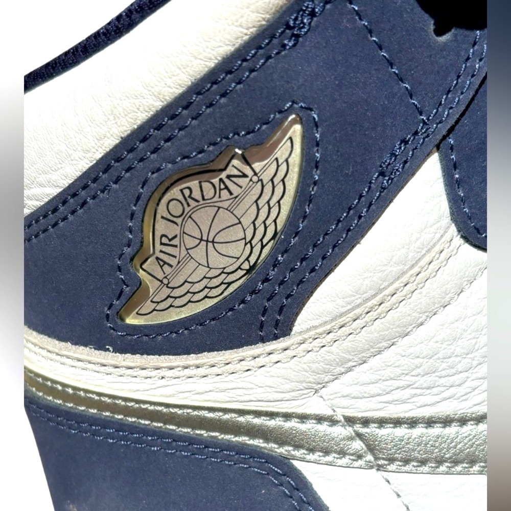 JORDAN 1 Retro High Women’s Midnight Navy Sneakers - Excellent Used Condition - Picture 2 of 5